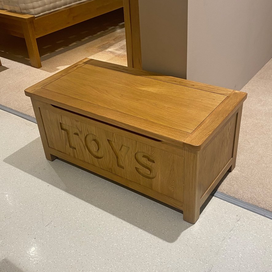 Classic Furniture Bridgend Bedroom - Oak Toy Box