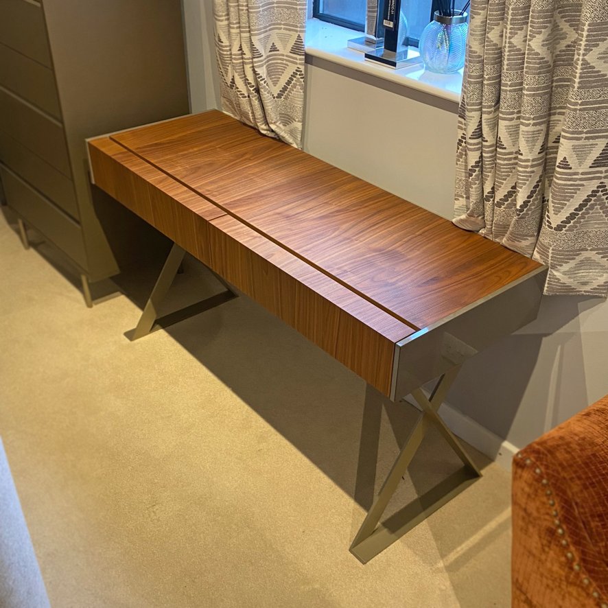 Alf Sapri Bedroom - Desk